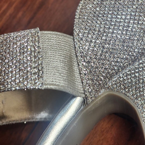 NWOT Unlisted gold heels - Picture 14 of 15